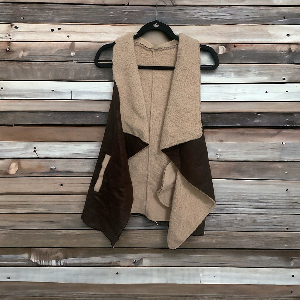 Vest - Picture 2 of 8